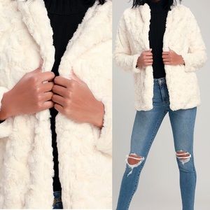 Sadie & Sage Cream Faux Fur Coat Women’s Size M/L
